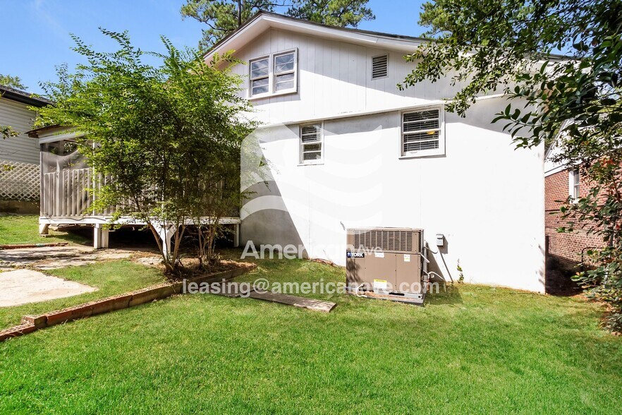 Building Photo - 2234 Margurette St