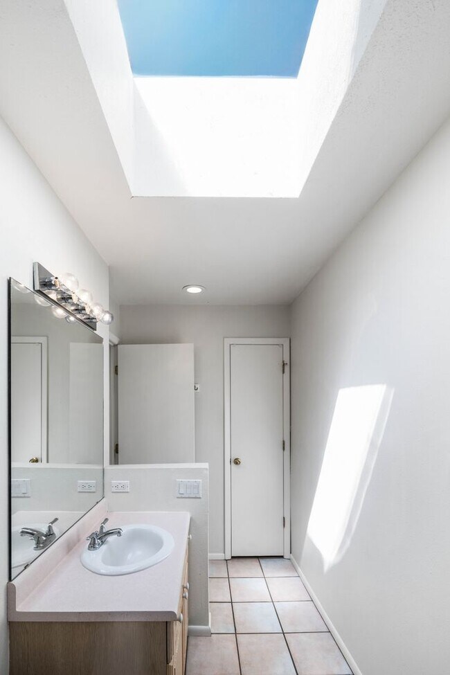 Building Photo - 1 MO. FREE RENT! Two-Bedroom El Matador Condo