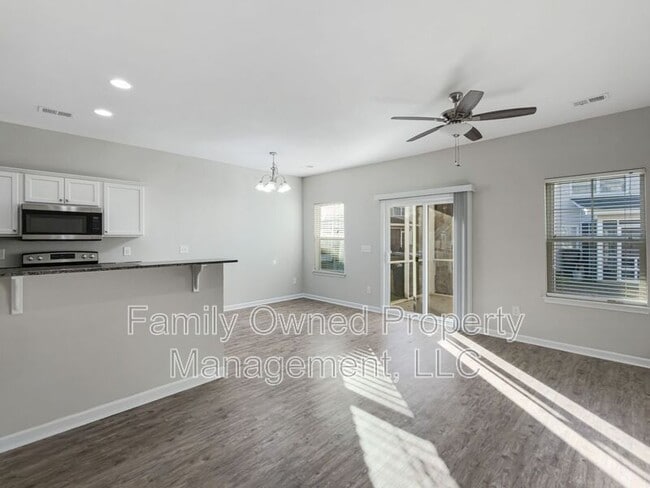 Building Photo - 540 Truman Dr