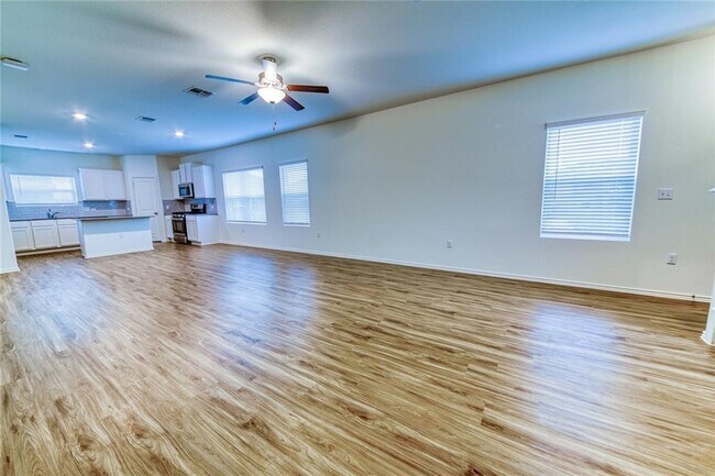 Building Photo - 15401 Summer Ray Dr