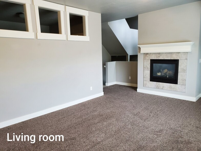 Building Photo - 767 E 180 N