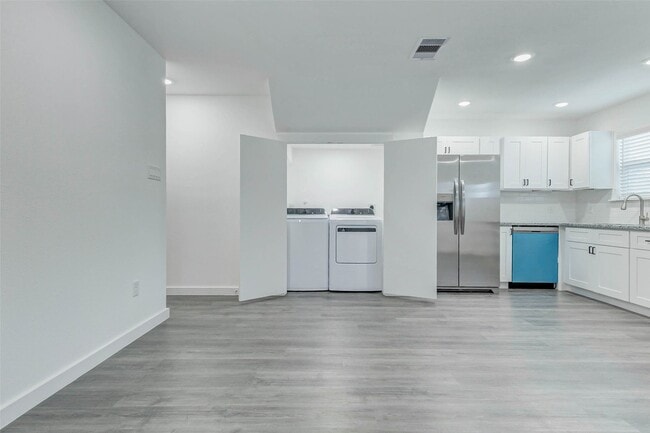 Building Photo - 8218 Bigwood St