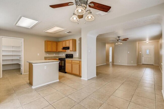 Building Photo - 9042 Camino Rey