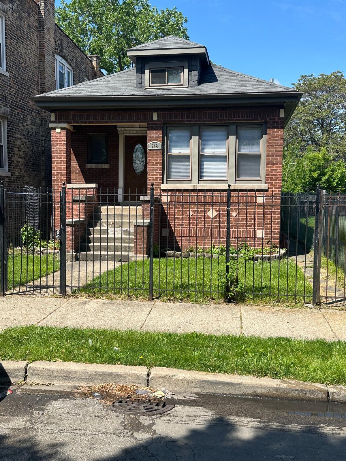 Building Photo - 946 N Homan Ave