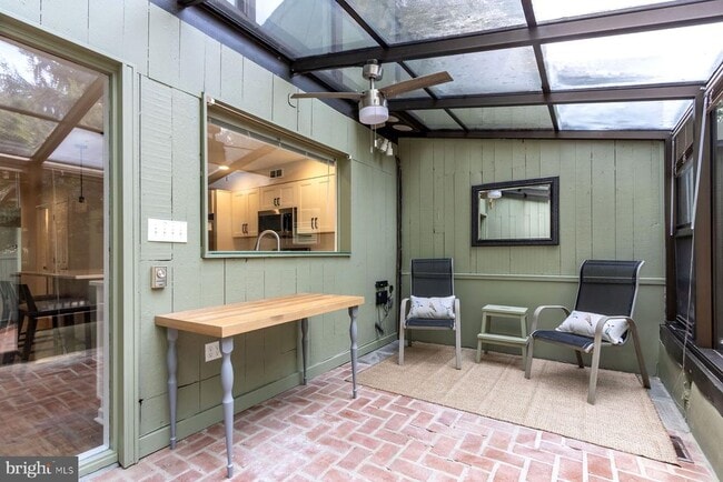 Building Photo - 7 Belaire Way