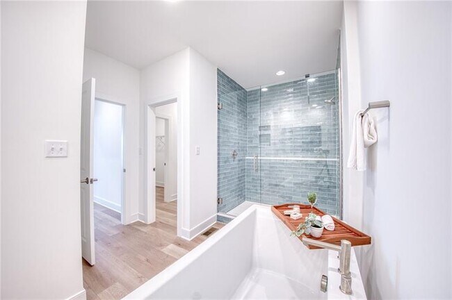 Building Photo - 304 Highbridge Ln