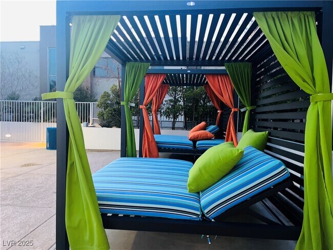 Building Photo - 353 E Bonneville Ave