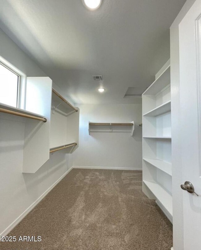 Building Photo - 15138 W Hadley St