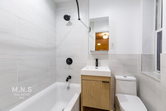 Building Photo - 260 West 16th Street