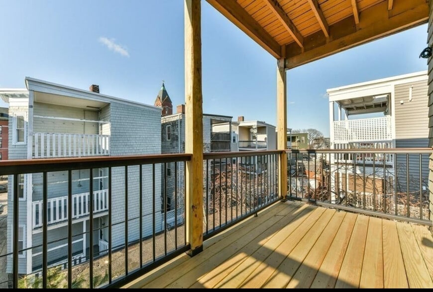 Building Photo - 9 Edison Grn