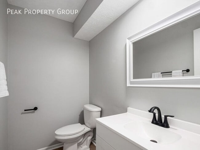 Building Photo - 134 Blakeford Dr