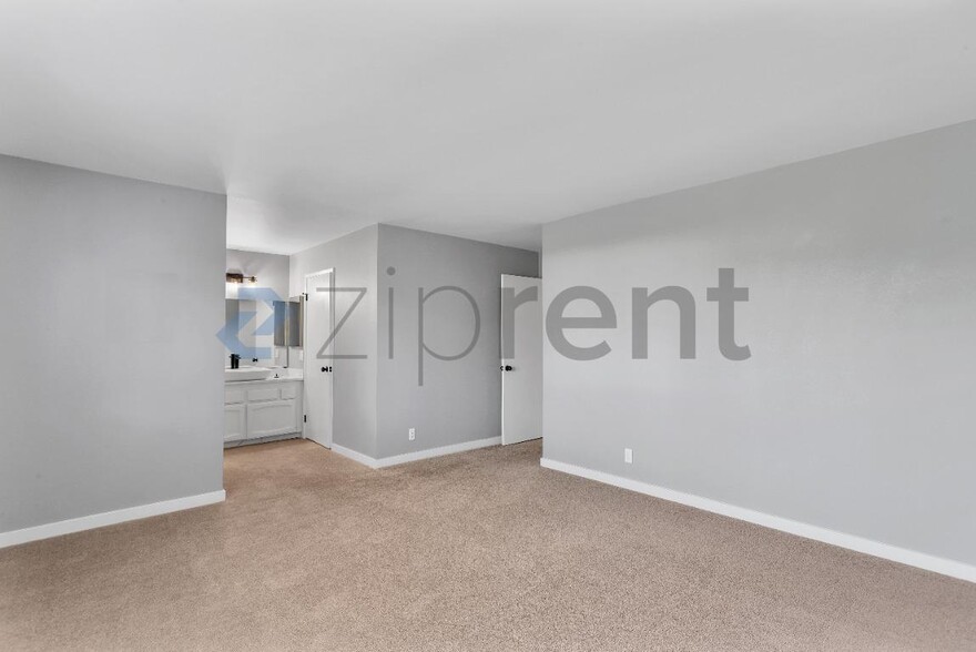 Building Photo - 25 Leslie Ct