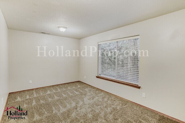 Building Photo - Serene 4-Bed Home with Huge Common Room & Deck!