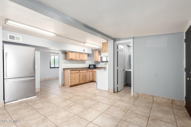 Building Photo - 1920 W Tonto St