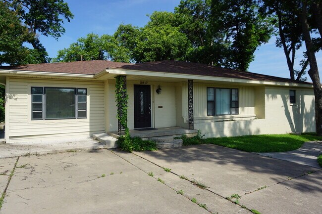 Primary Photo - 2817 Wayside Ave