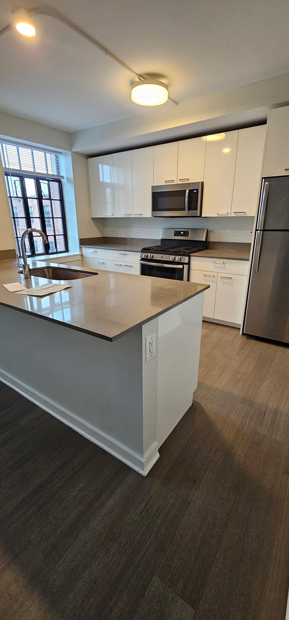 Building Photo - 2857 N Clybourn Ave