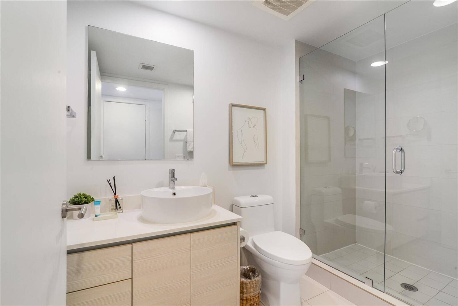 Building Photo - 2602 E Hallandale Beach Blvd