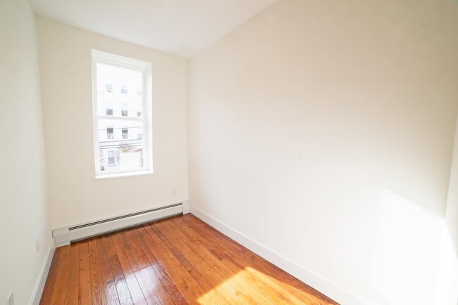 Building Photo - 206 48th St