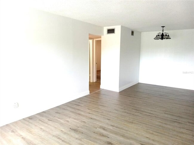 Building Photo - 2359 Finlandia Ln