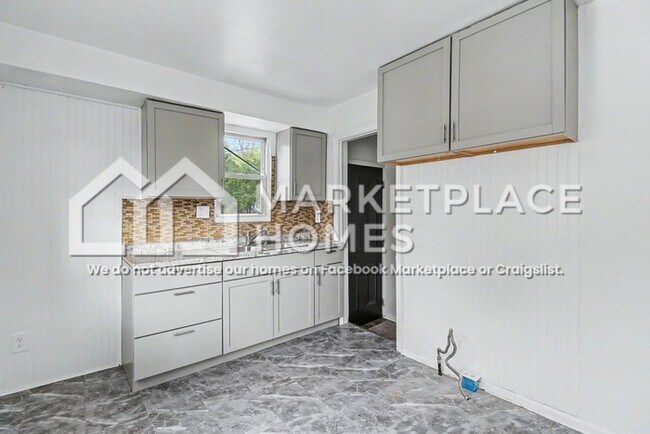 Building Photo - 18276 Oakfield Ave