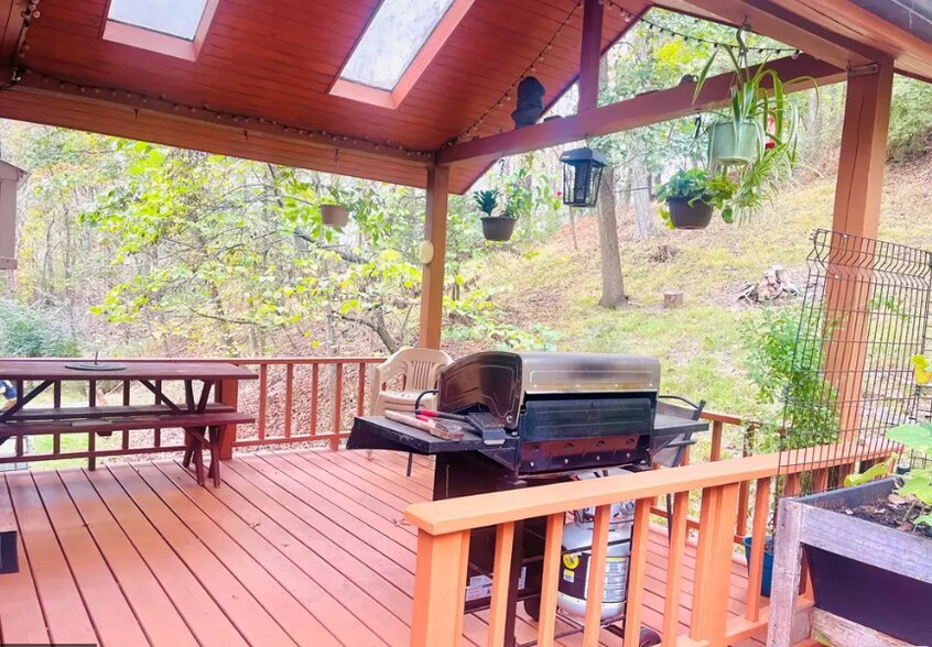 Building Photo - 4974 Longview Ct