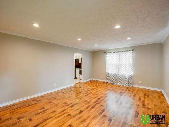 Building Photo - 3104 W Heroy Ave