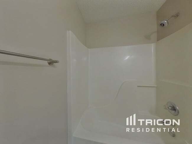 Building Photo - 2916 Westwinds Ct