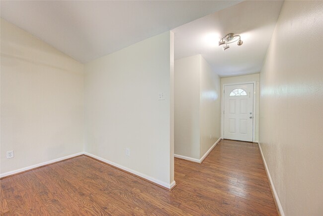 Building Photo - 5730 Southminster Dr