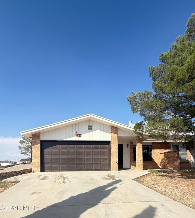 Building Photo - 11621 Marsh Mccall Way