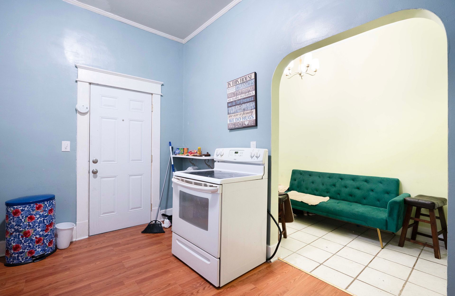 Building Photo - Charming Historic 2BR Apartment with Garag...