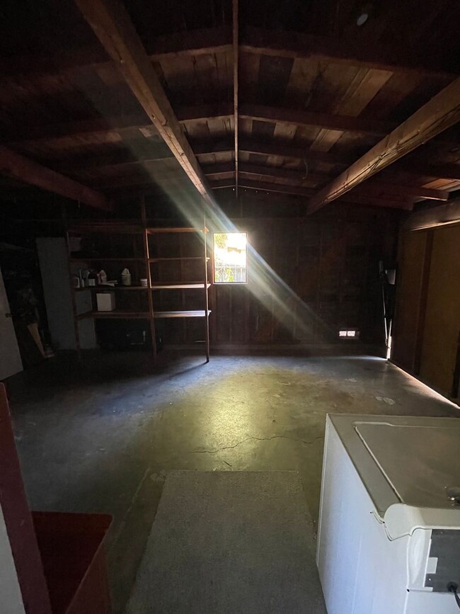 Building Photo - Charming 3-Bedroom in Quiet Cul-de-sac-$30...