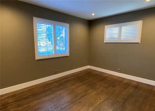 Building Photo - 349 Norumbega Dr