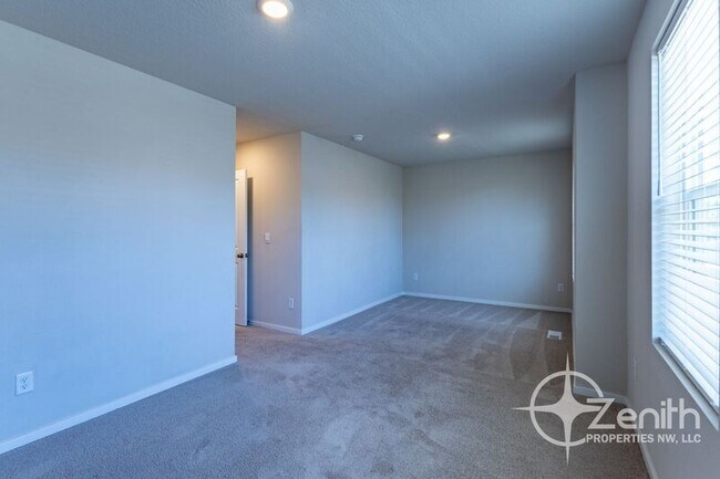 Building Photo - 215 N Layla Pl