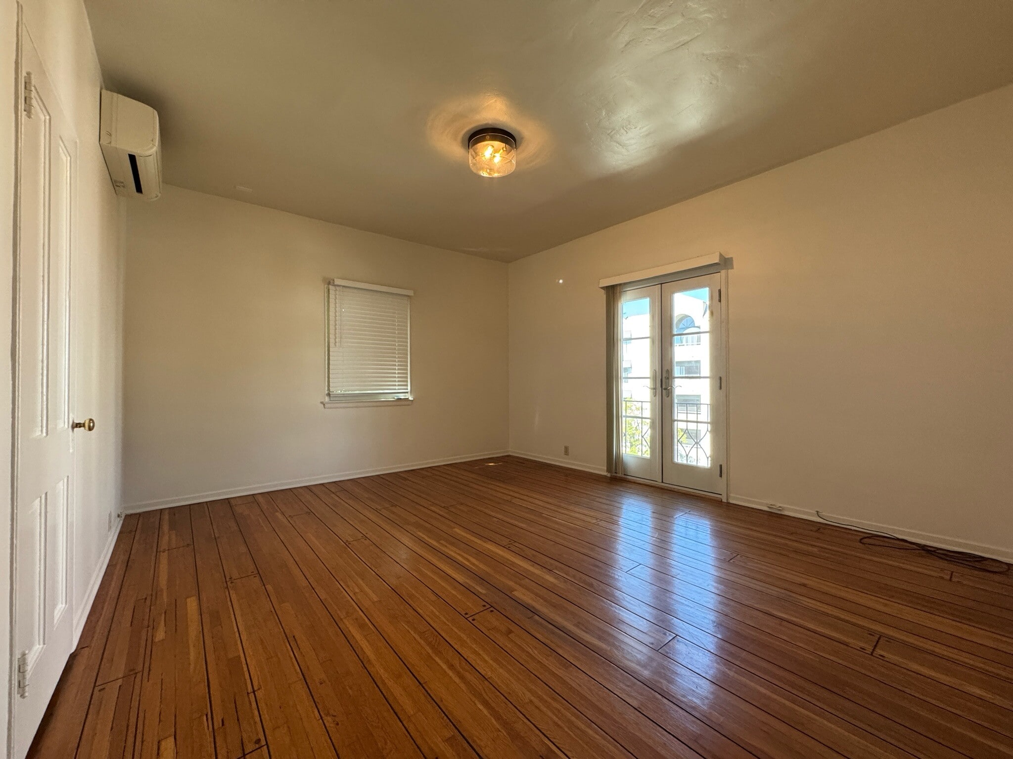 Building Photo - 10966 Strathmore Dr