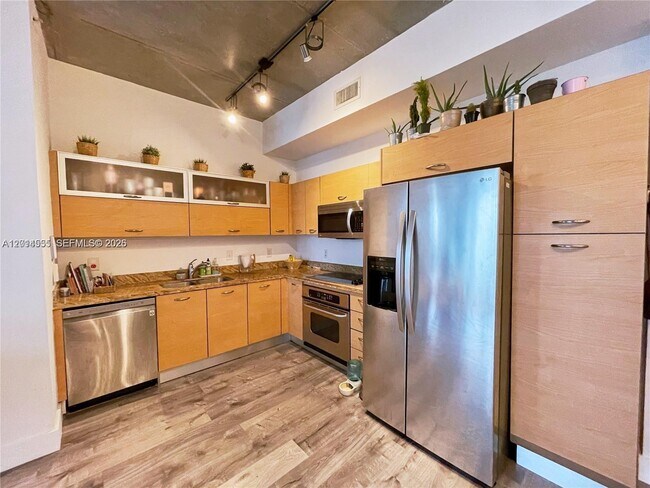 Building Photo - 2275 Biscayne Blvd