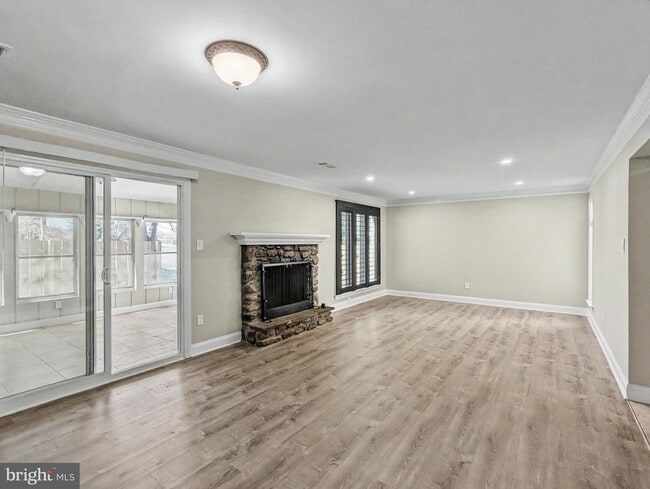 Building Photo - 140 Westbury Ct