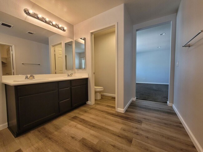 Building Photo - Modern 2-Story 4-Bedroom Home in Jurupa Va...