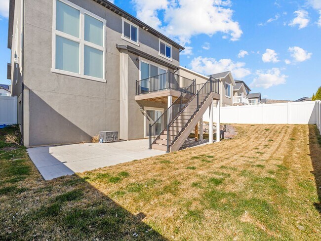 Building Photo - 5 Bed / 3.5 Bath Home in Saratoga Springs – Spacious Living Near Utah Lake