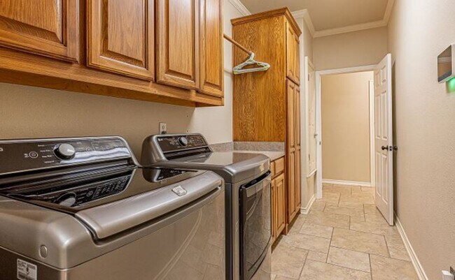 Building Photo - Executive Home for Rent 7 Acres with Resort Style Amenities