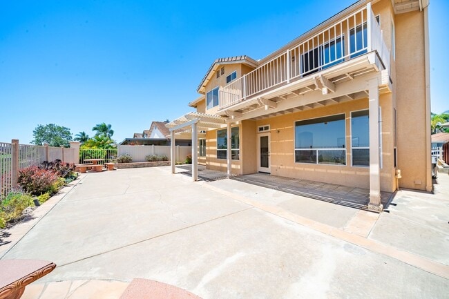 Building Photo - 4 Bedroom View Home in Emerald Heights | 3-Car Garage | Guard Gated Community