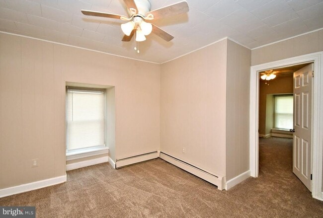 Building Photo - 563 King St