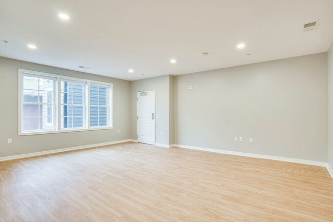 Building Photo - 2210 Wisconsin Ave NW