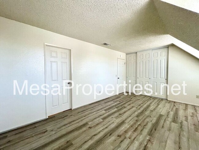 Building Photo - 11321 Oakwood Dr