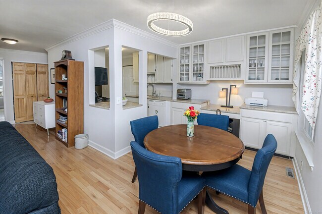 Building Photo - 53 Lawson Ln