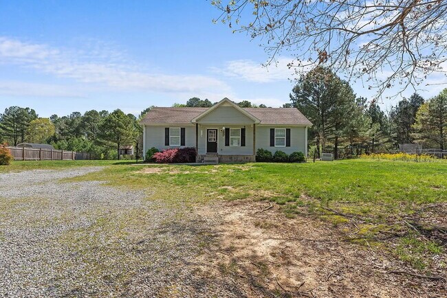 Building Photo - Move-In Ready Cottage on 1.36 Acres with L...