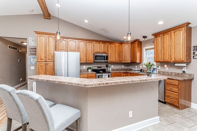 Building Photo - Spacious Single Family Home