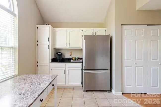 Building Photo - 8263 Southgate Commons Dr