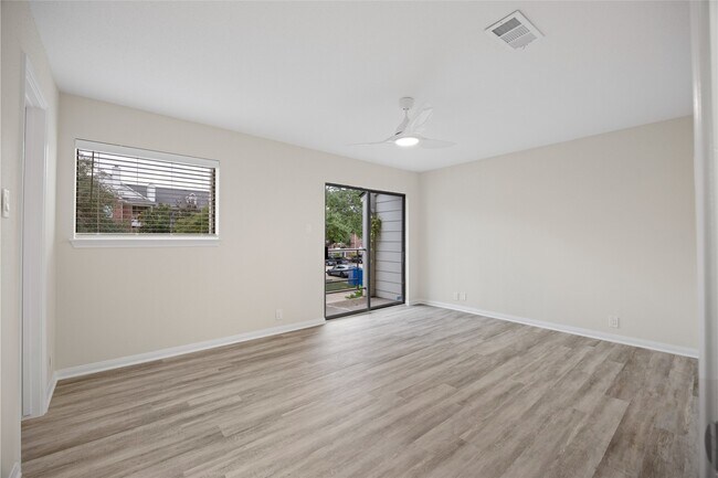 Building Photo - 2668 Bering Dr