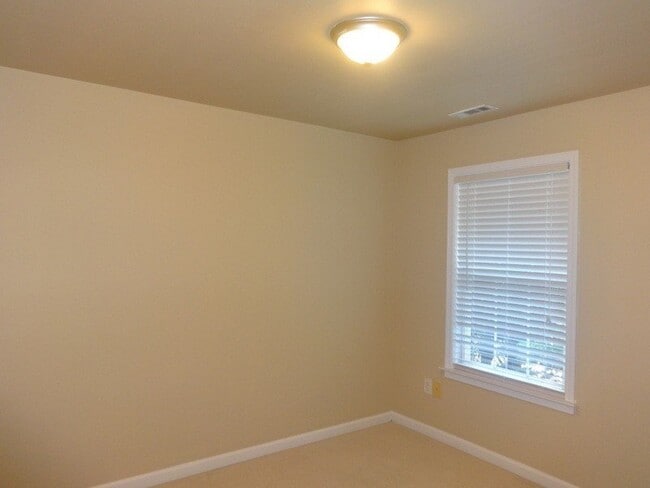 Building Photo - 402 Cliffview Ct