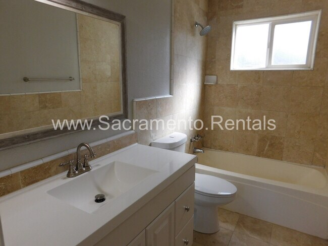 Building Photo - Updated 2bd/1ba Rocklin Halfplex with Garage